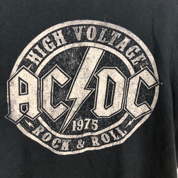 AC/DC Graphic Band Tee Rock n Roll High Voltage Medium 1975 100% Cotton - Picture 3 of 3